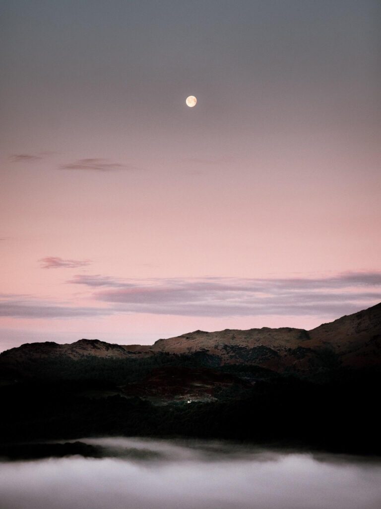 Moonrise over the Lakeland Mountains OC Want an iPad