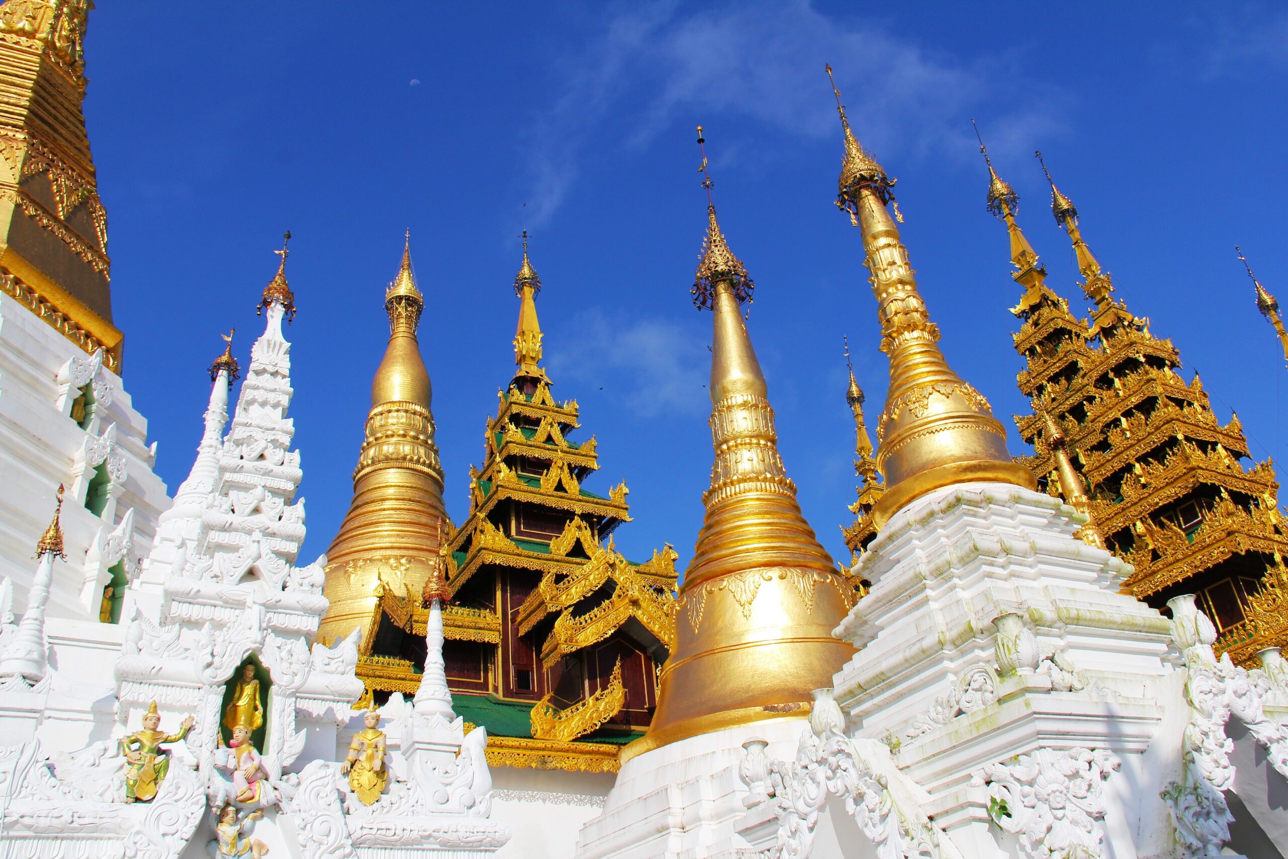 Shwedagon pagoda temple free Wallpaper