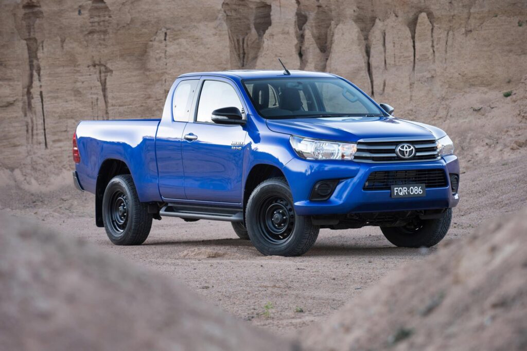 Toyota Hilux SW Wallpapers