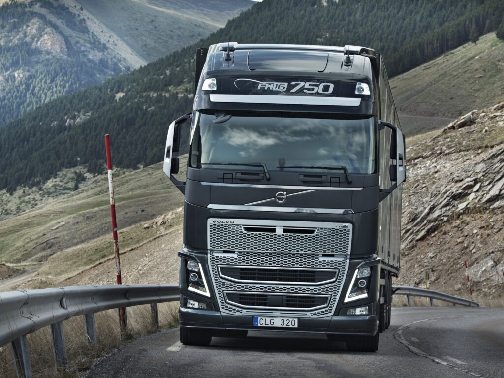 O  Volvo FH  Semi Tractor Wallpapers