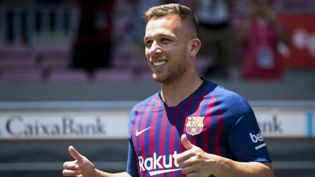 Arthur Is Earning Praise From Barcelona Legends