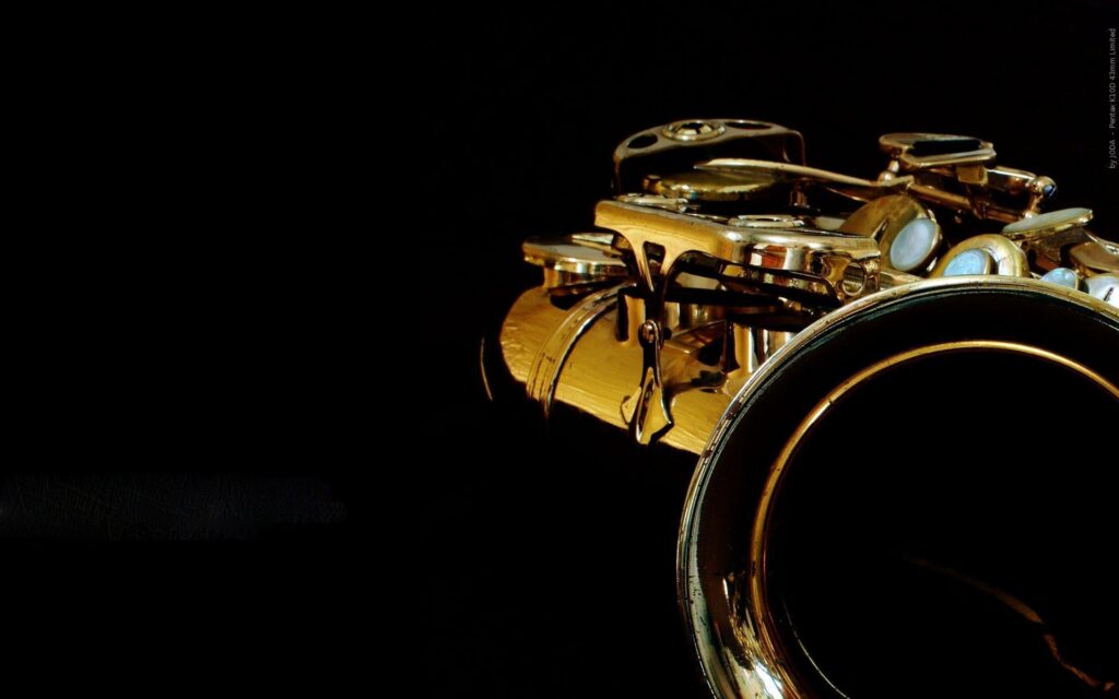 Shiny Saxophone iPhone Wallpapers high res theme