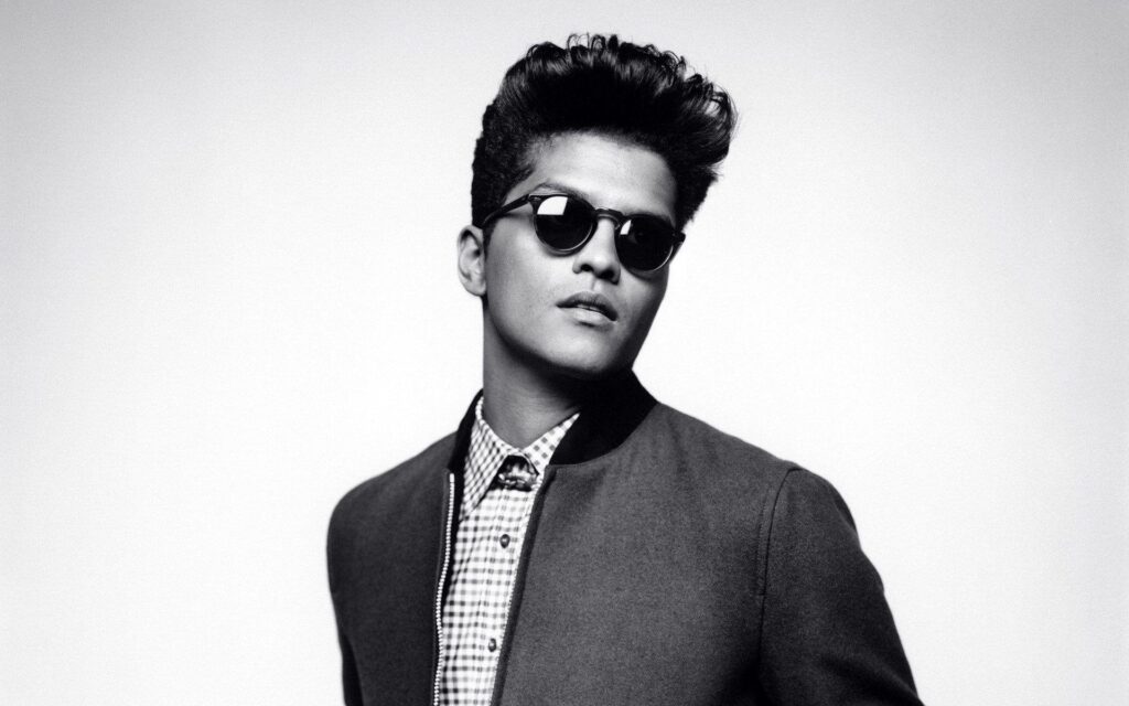 Desk 4K Wallpaper of Bruno Mars