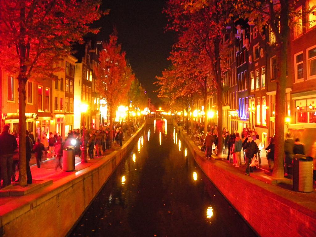 Should Children be Banned from the Red Light District? – DutchReview