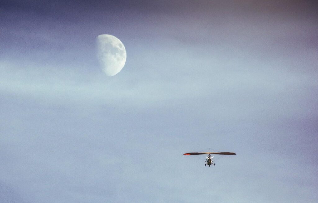 Wallpapers the sky, flight, the moon, tricycle, hang gliding, to the
