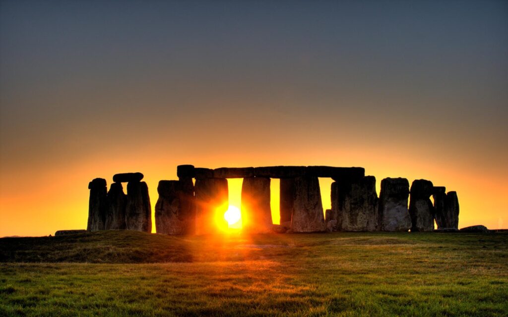 Free Summer Solstice At Stonehenge computer desk 4K wallpapers