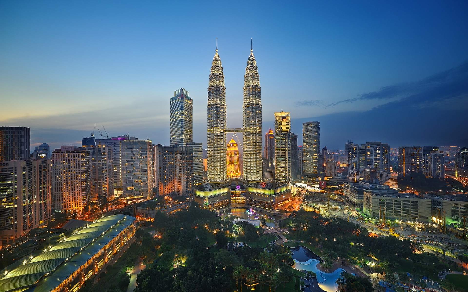 Petronas Twin Towers Kuala Lumpur Wallpapers 2K Download