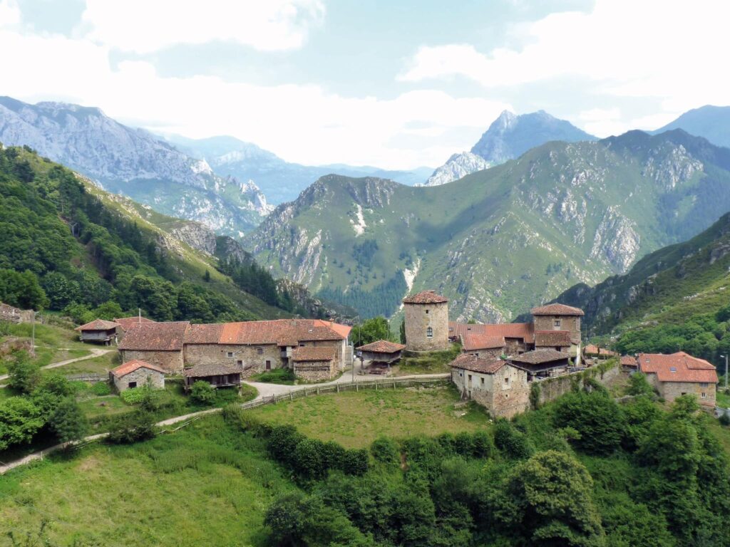 The tiny village of Banduxu in Proaza