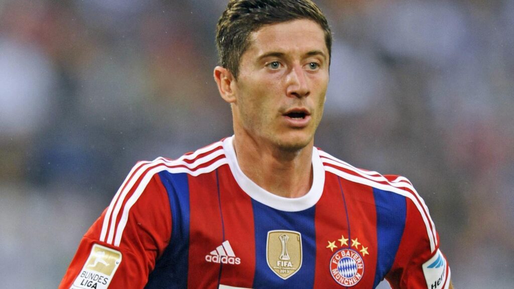 Robert Lewandowski wallpapers 2K Facebook cover • iPhones Wallpapers