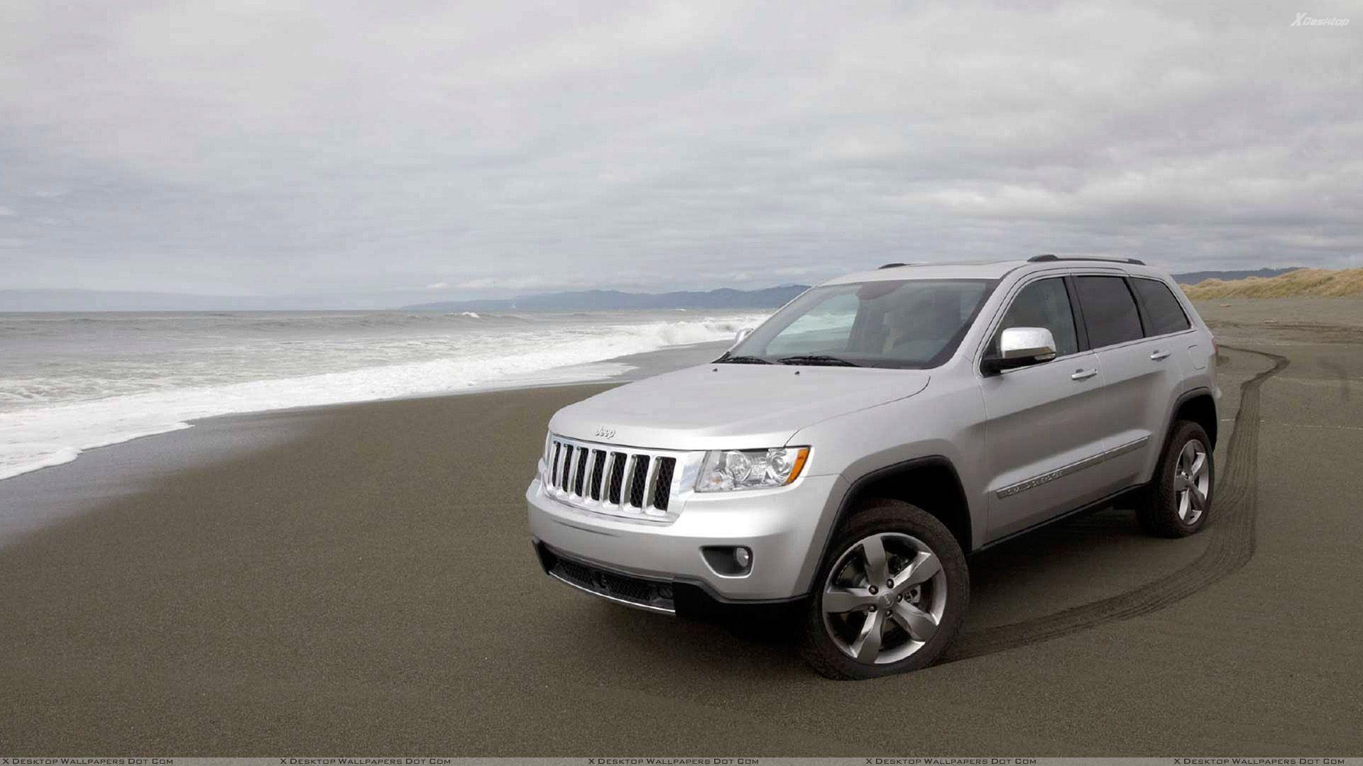 Jeep Grand Cherokee Pose At Sea Side In Shine White Wallpapers