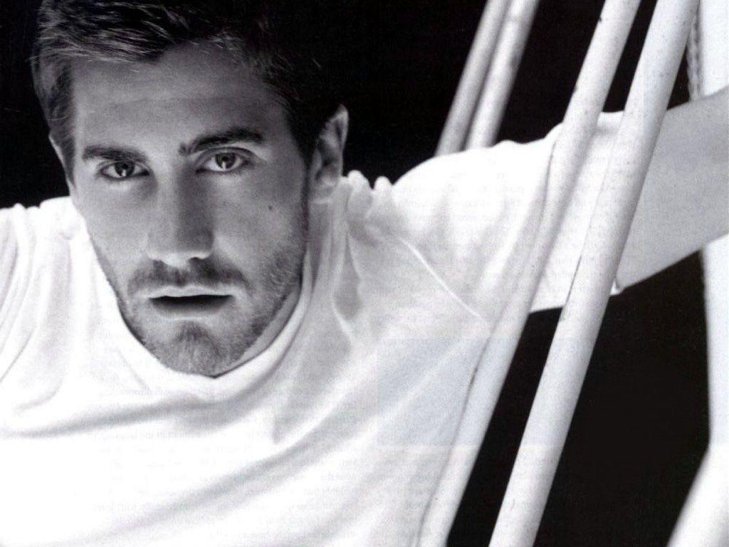 Jake Gyllenhaal 2K Desk 4K Wallpapers