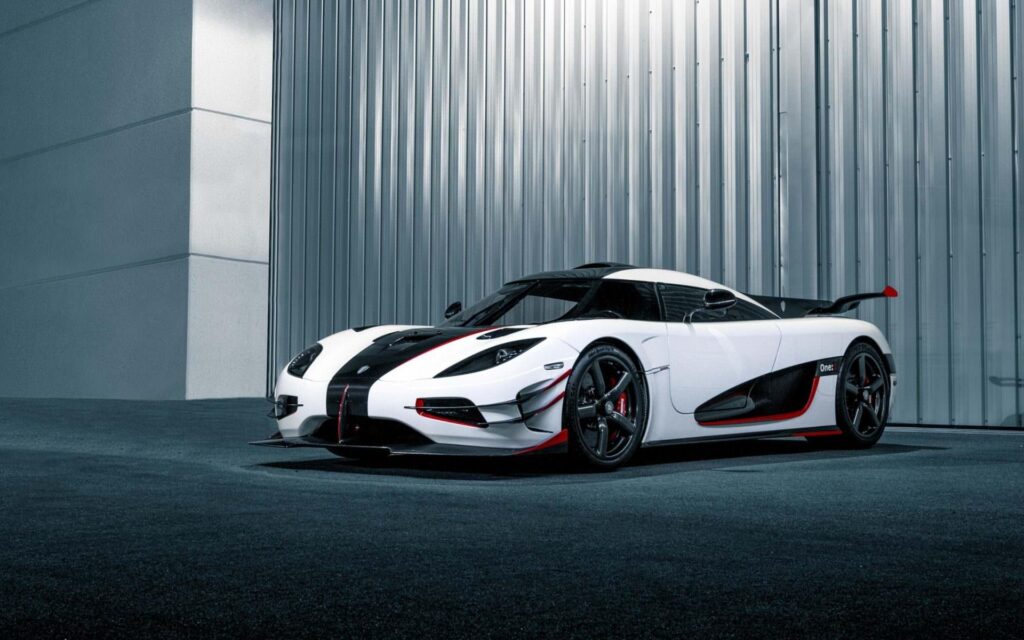 K resolution wallpapers of the Koenigsegg Agera RS in white with