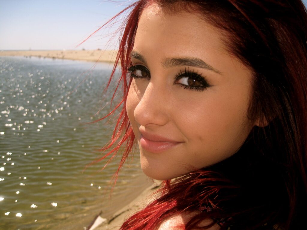 Ariana Grande 2K Wallpapers