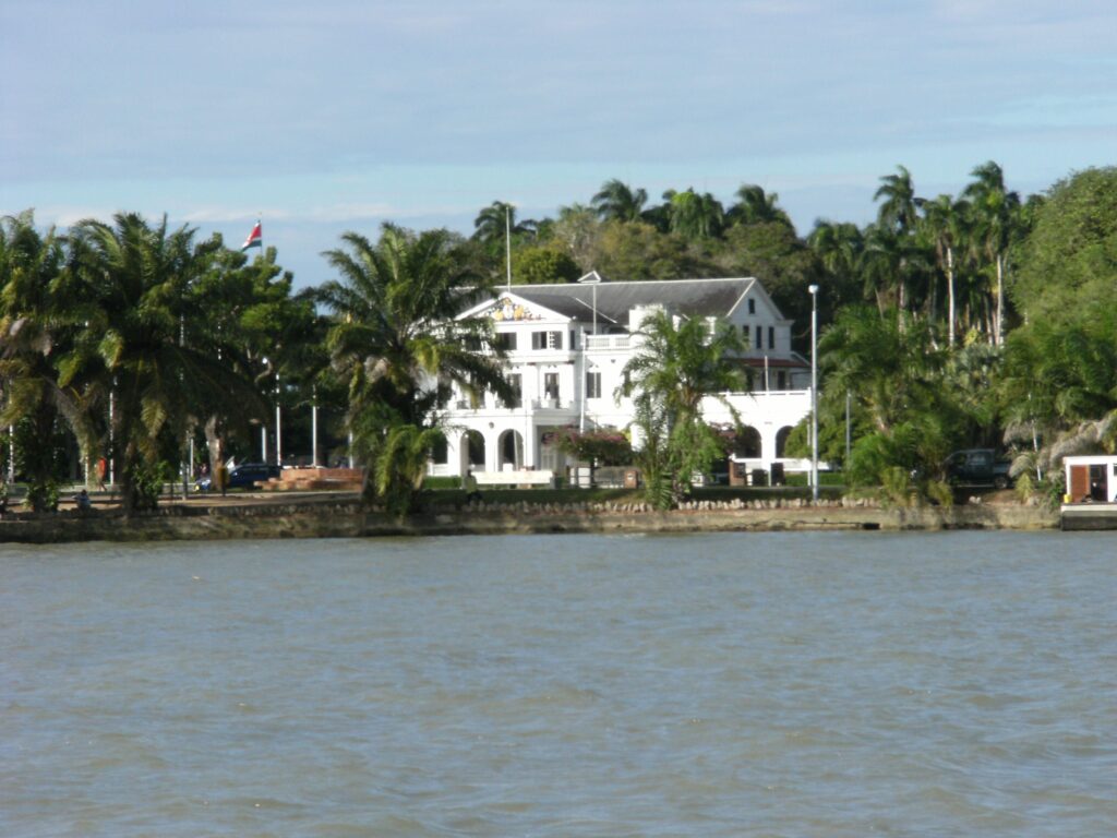 FilePresidential palace seen from Suriname river K