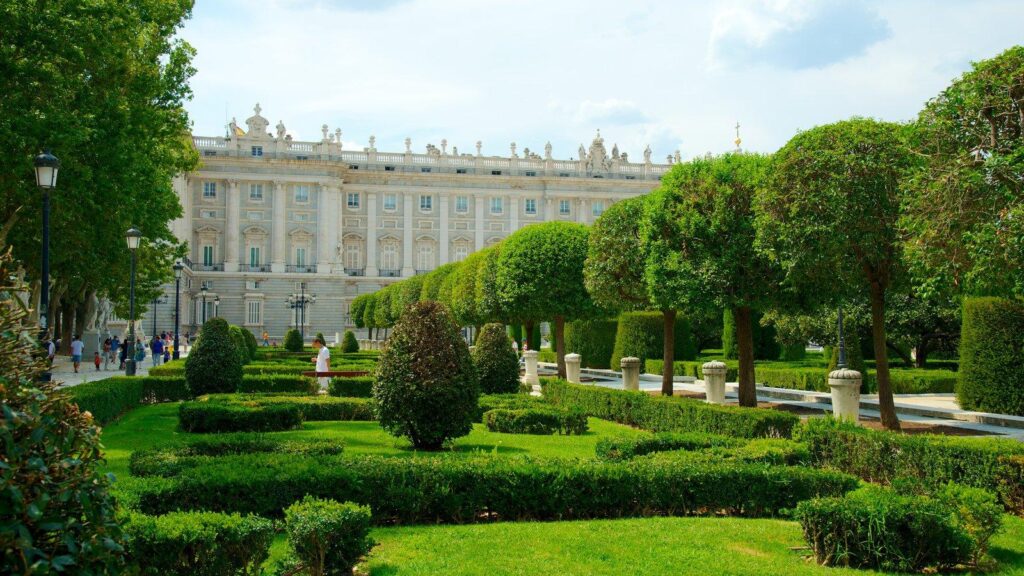 Gardens & parks pictures View Wallpaper of Madrid Provence