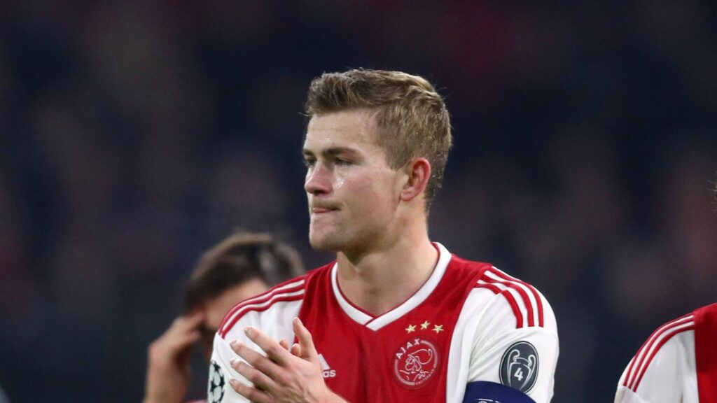 De Ligt focused on Ajax as Barca speculation mounts