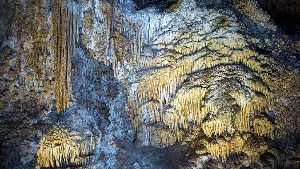 Miles Of Carlsbad Caverns Stalactites, Stalagmites & More