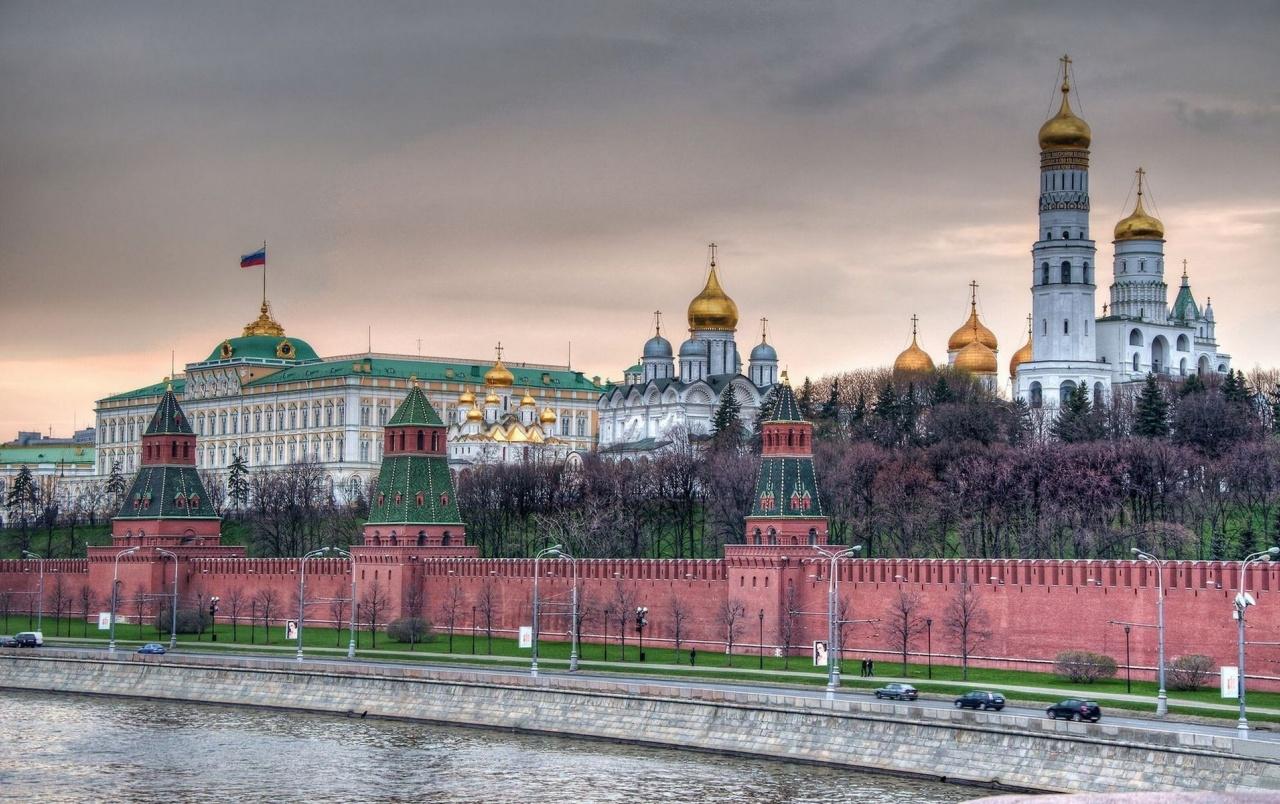 Kremlin Wall & Red Square wallpapers