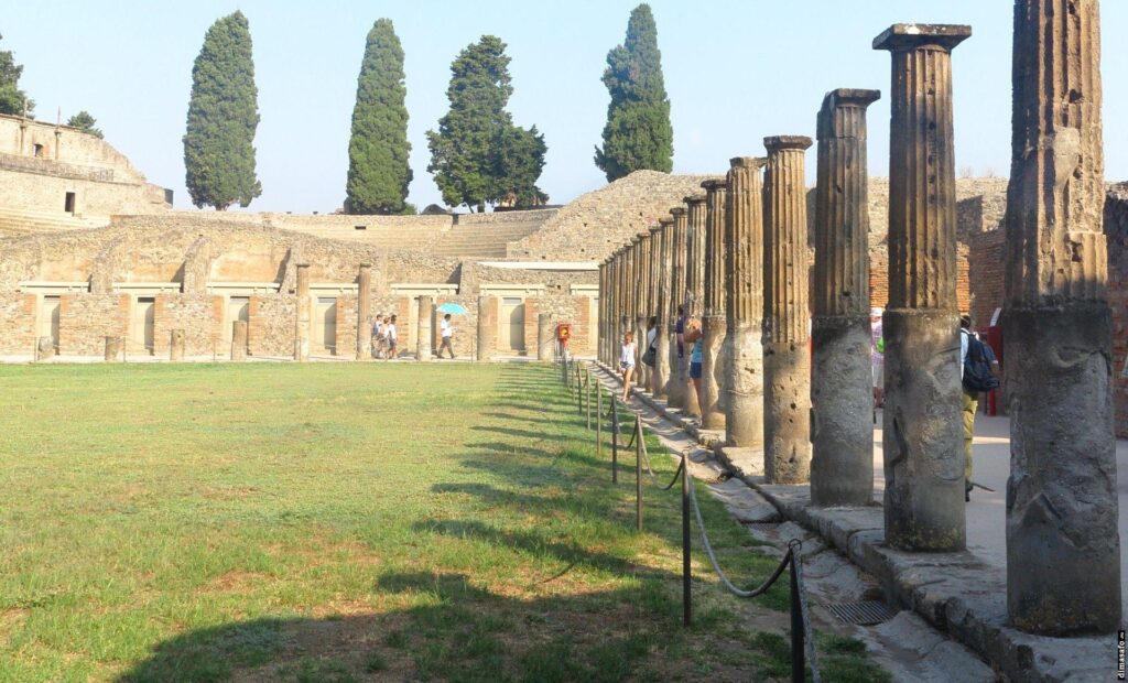 Ancient colonnade in Pompeii, Italy wallpapers and Wallpaper