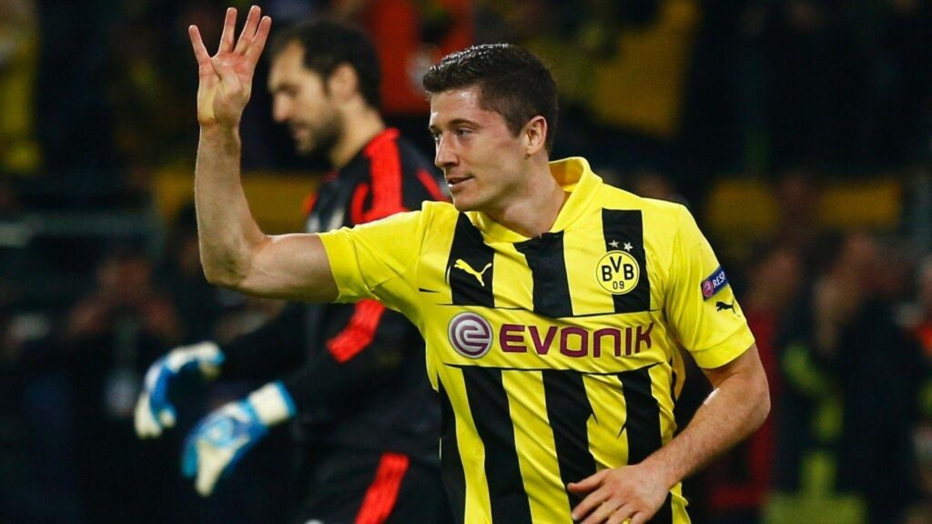 Robert Lewandowski Football Player 2K Wallpapers