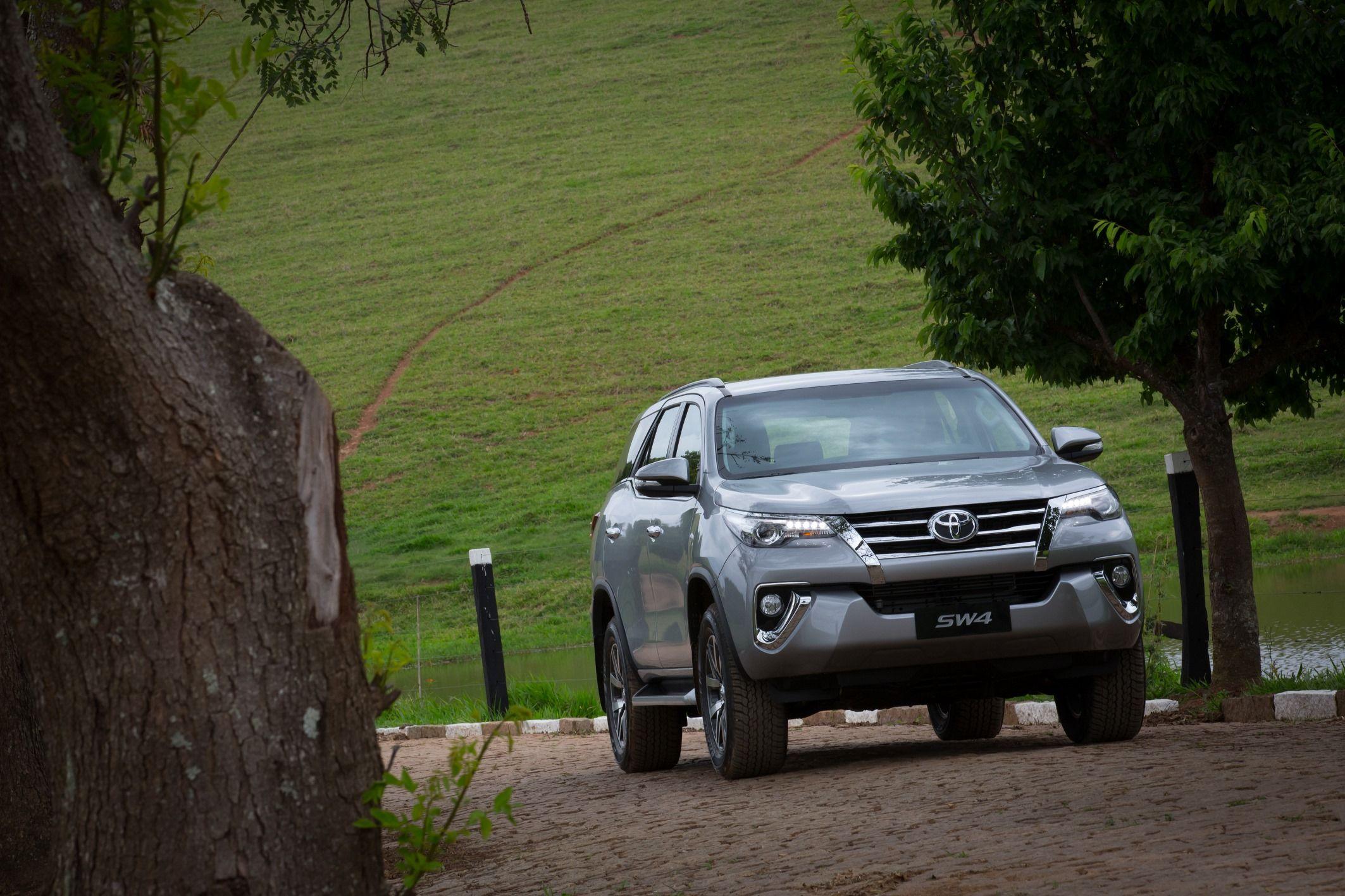 Toyota Hilux SW wallpapers in Toyota