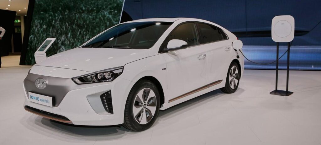 Hyundai Ioniq Front 2K Wallpapers