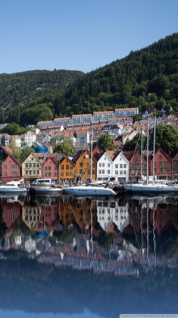 Bryggen Old Wharf & Traditional Wooden Buildings, Bergen, Norway