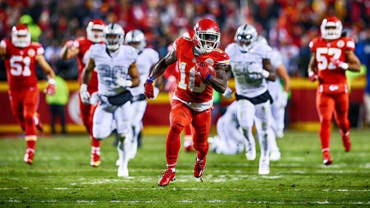 Alex Smith on Tyreek Hill “He makes it easy to stay aggressive”