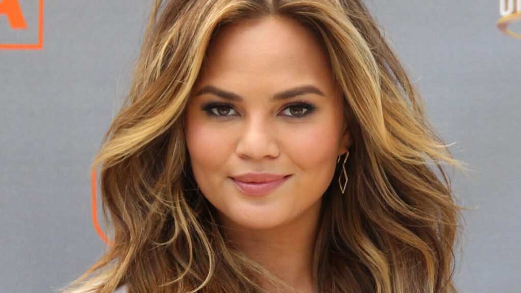 Chrissy Teigen Boycotts Twitter To Support Abuse Victims