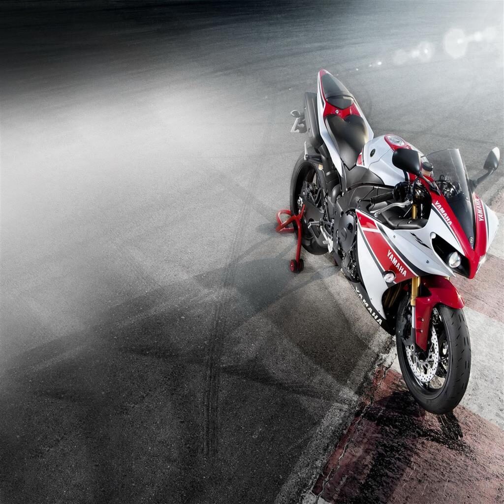 Yamaha Yzf R Bike 2K Photo