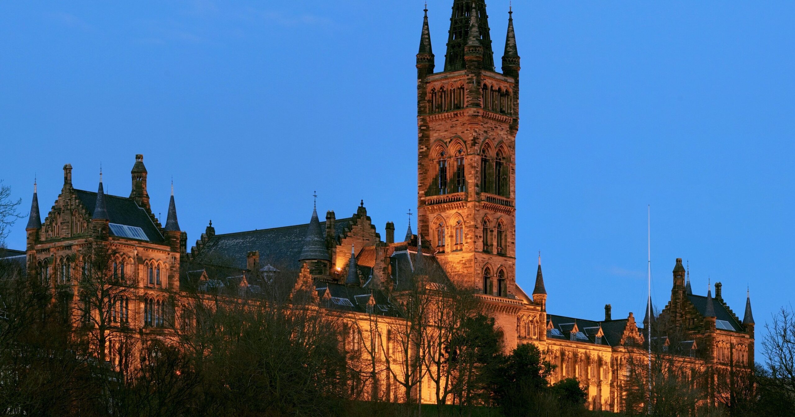 Glasgow soars above Edinburgh in Guardian uni rankings