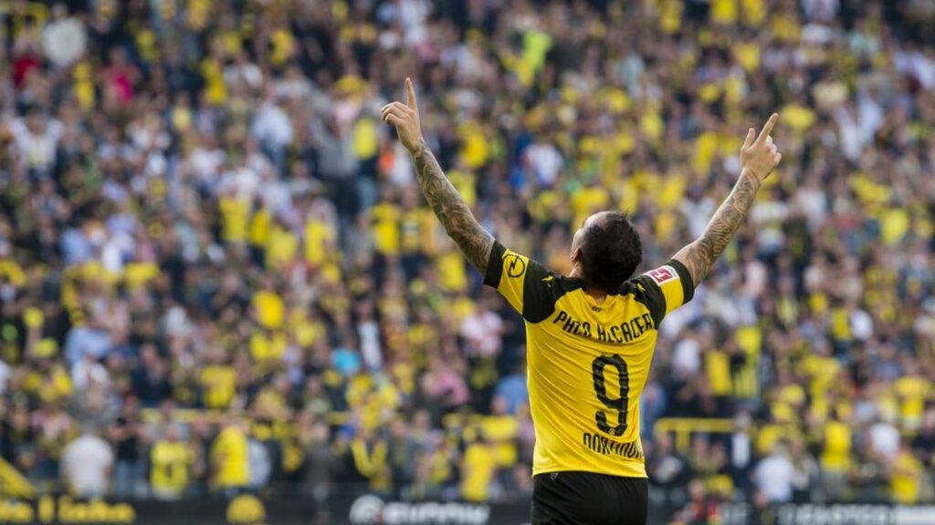 Borussia Dortmund complete permanent signing of Paco Alcacer from