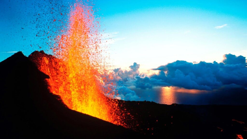 Vídeo mostra detalhes de erupção de vulcão Etna, na Itália