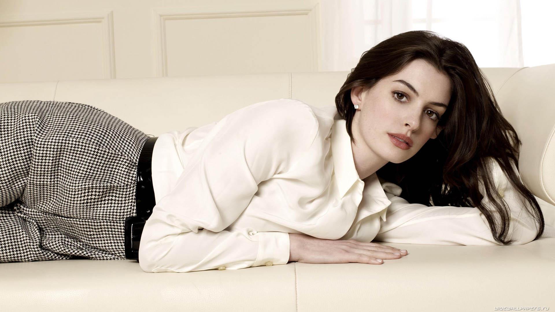 Anne Hathaway 2K wallpapers