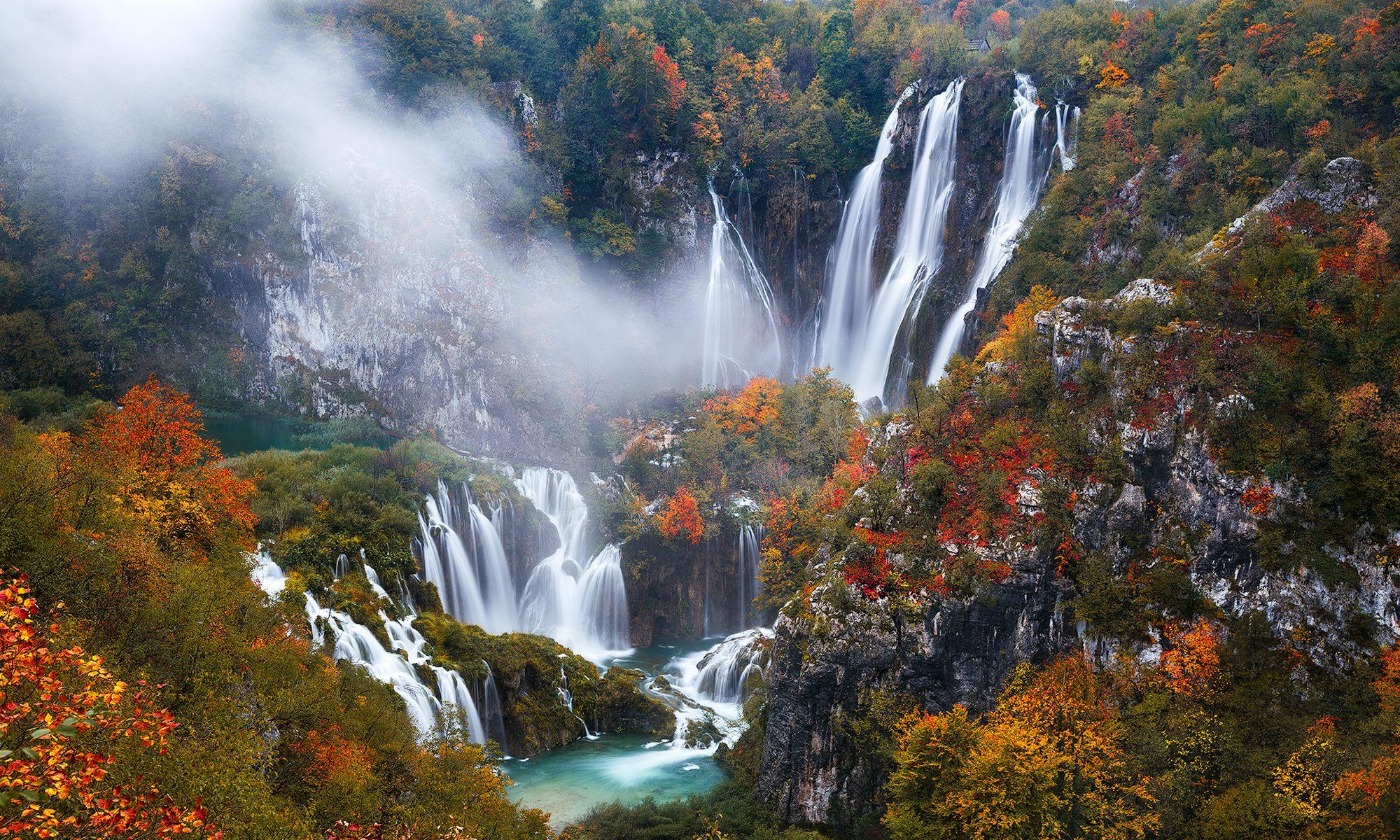 Plitvice Lakes National Park in Autumn 2K Wallpapers and