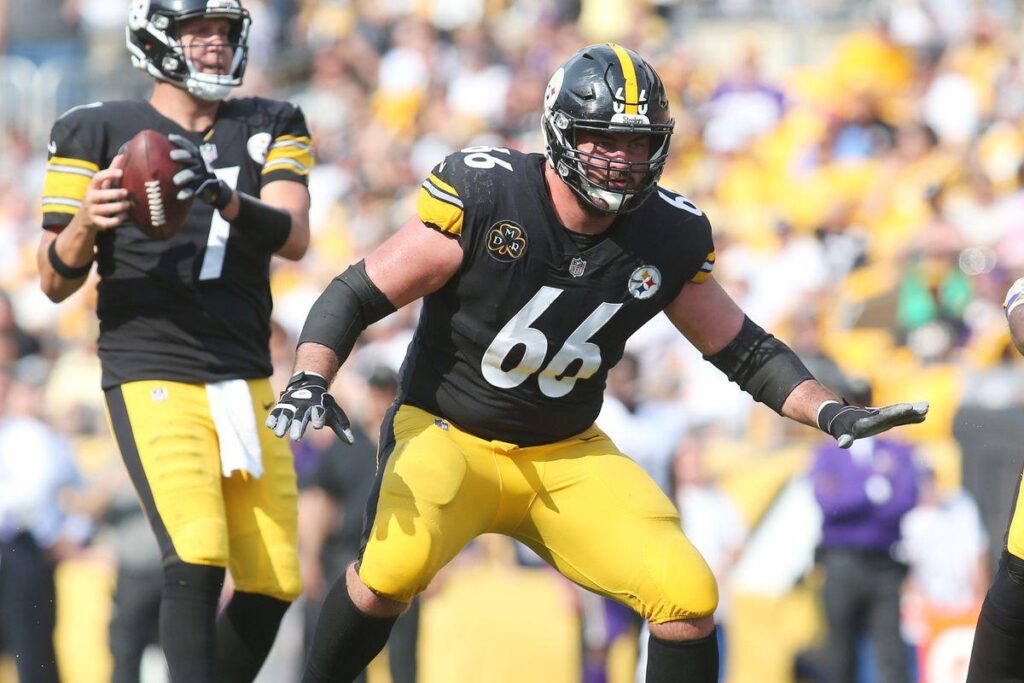 David DeCastro and Marcus Gilbert sit out Steelers practice on