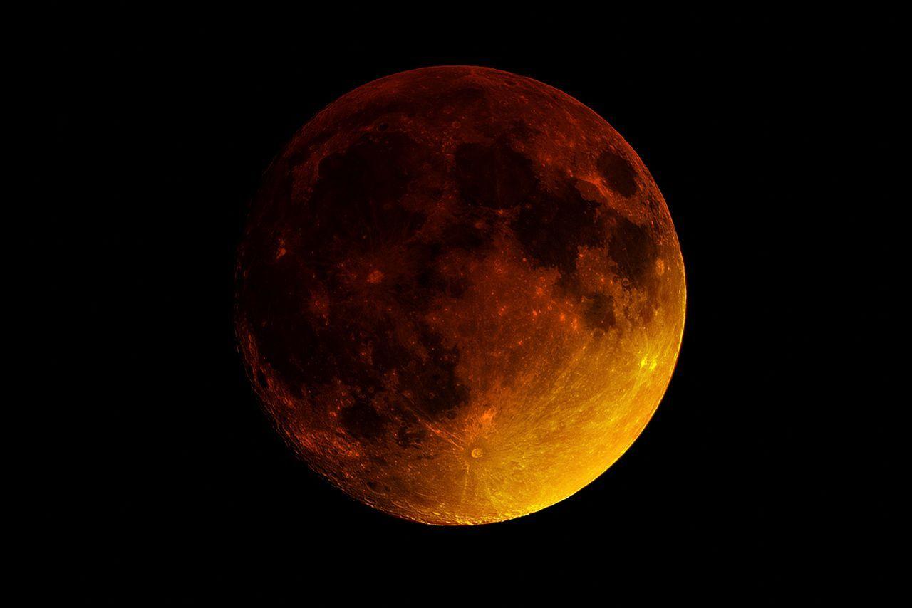 Stunning photos from last night’s rare super blood moon