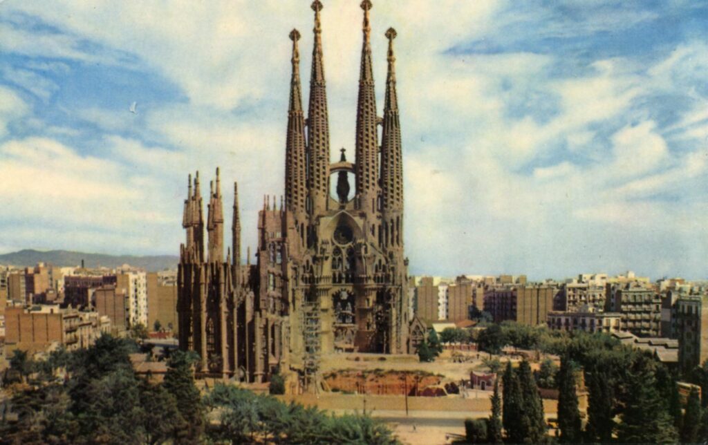 Sky Touching Sagrada Família Wallpapers – Travel 2K Wallpapers