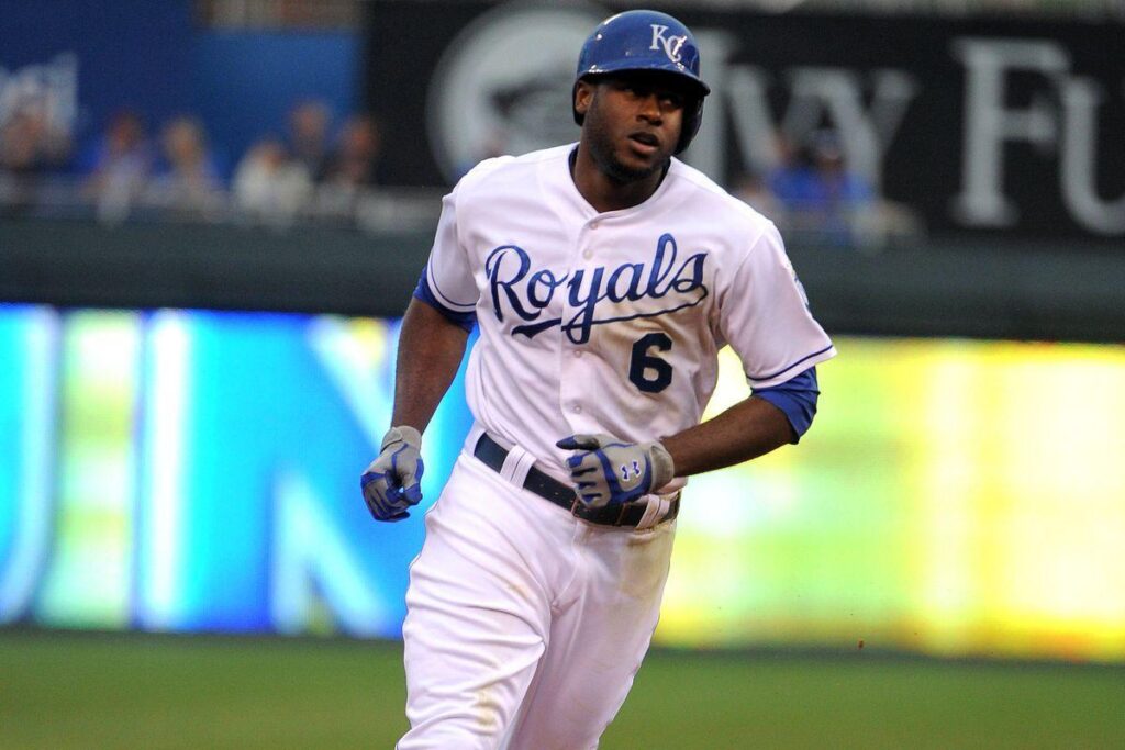 Royals sign Lorenzo Cain to two