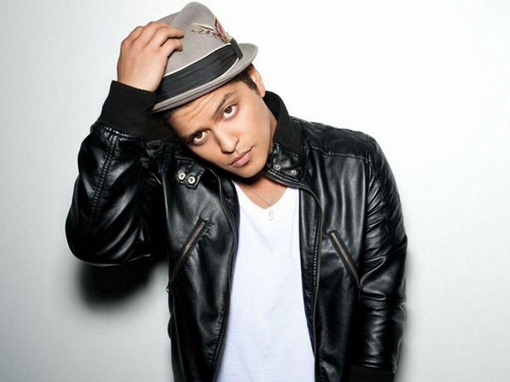 Desk 4K Wallpaper of Bruno Mars