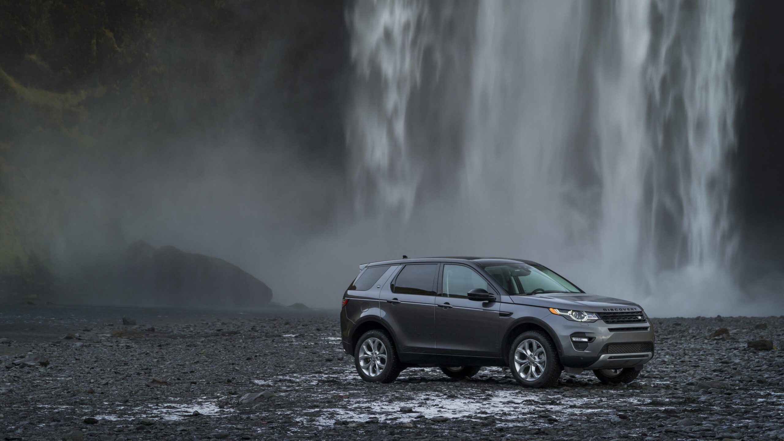 Land Rover Discovery Sport 2K Wallpapers
