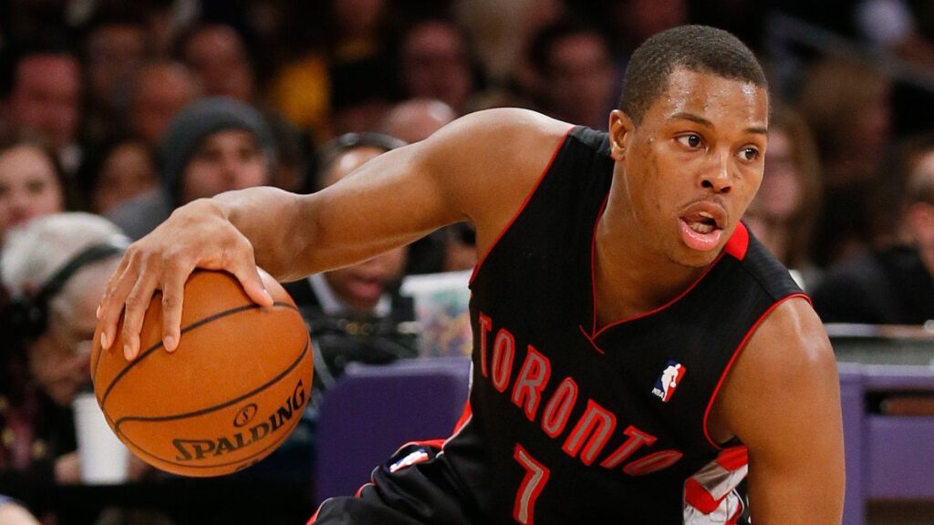 Kyle Lowry gets second chance to give shoes to snubbed fan