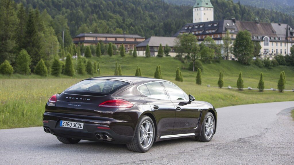 Porsche Panamera S 2K Wallpapers