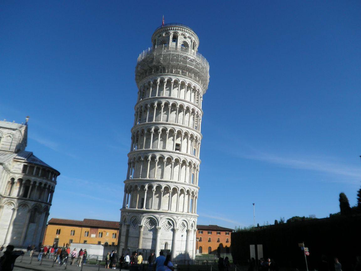 Visitor For Travel Amazing Leaning Tower of Pisa, Italy 2K Wallpapers