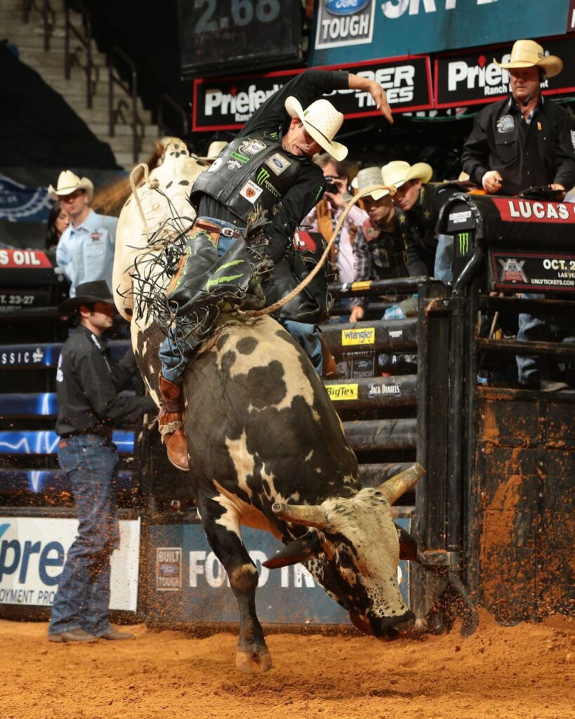 JB Mauney launches a full assault to take over the leader board