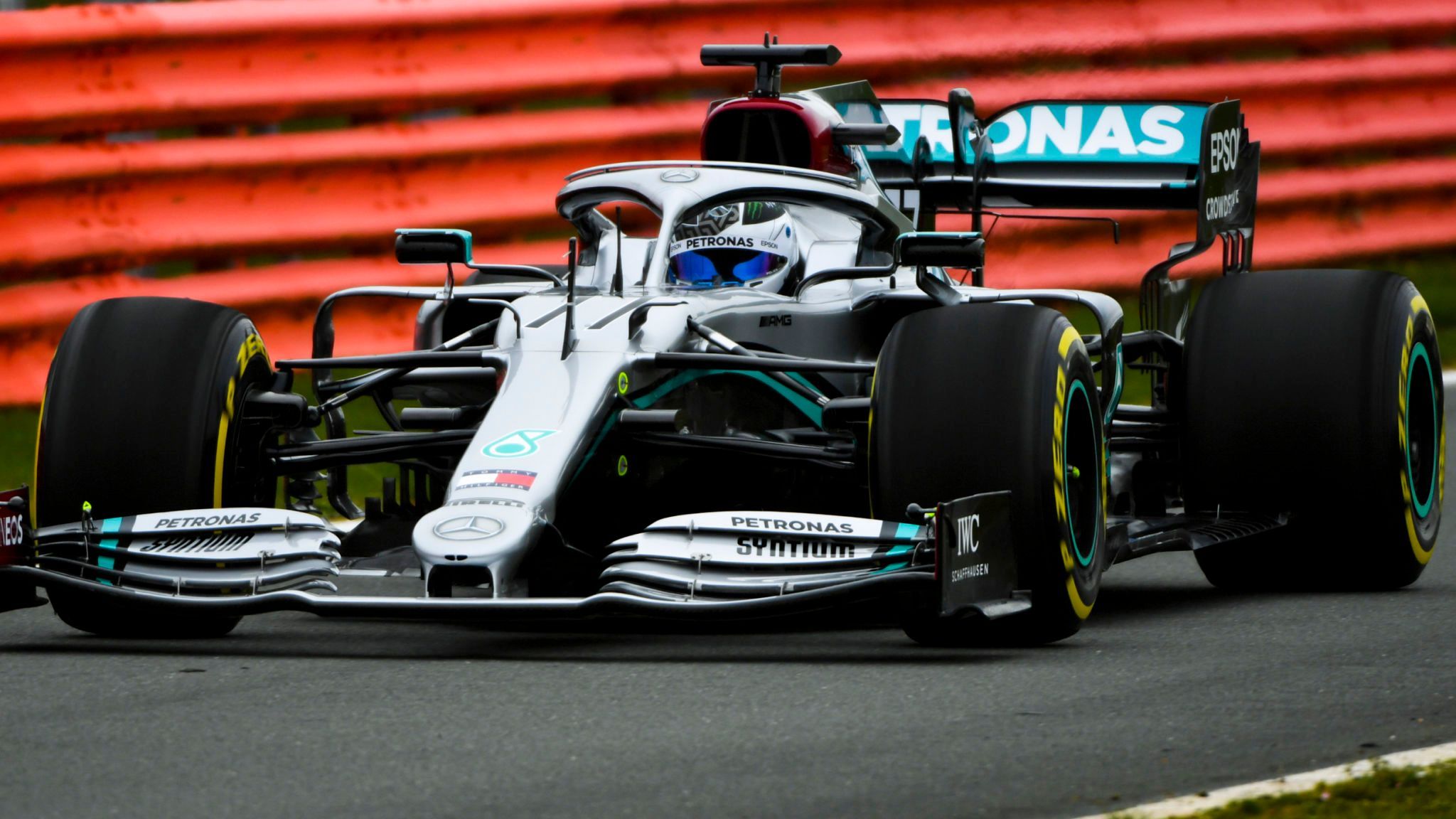 Mercedes unveil car for F title defence in