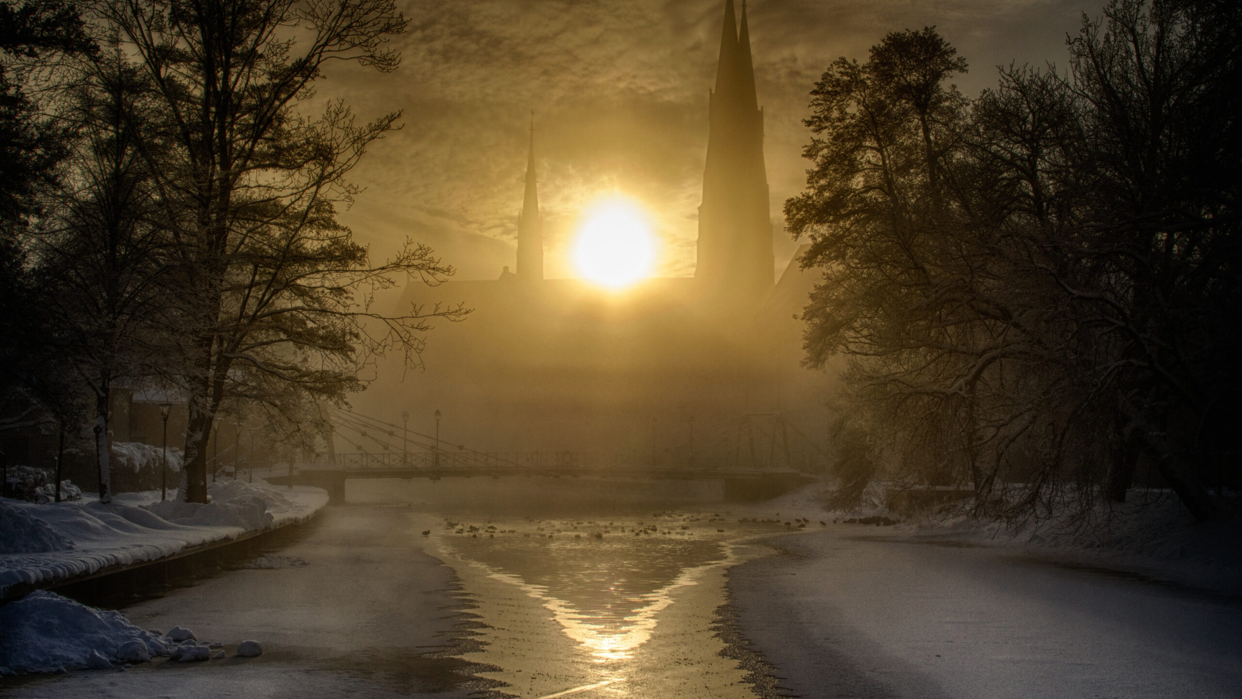 BOTPOST ITAP of the sun rising behind Uppsala Cathedral in winter