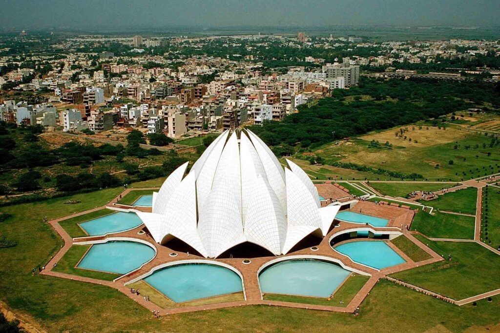 Beautiful Lotus Temple in Delhi India 2K Wallpapers