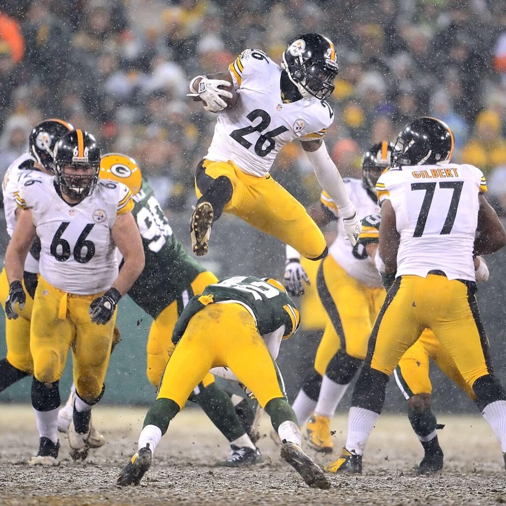 Le’Veon Bell in Pittsburgh Steelers v Green Bay Packers