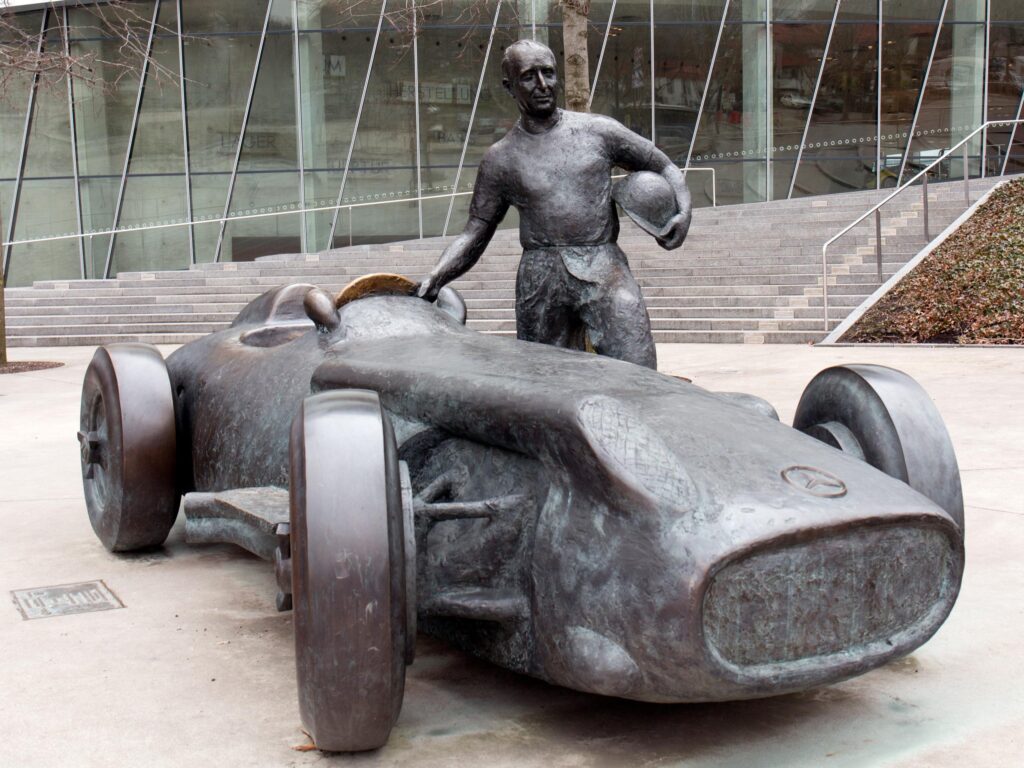 FileJuan Manuel Fangio statue Mercedes
